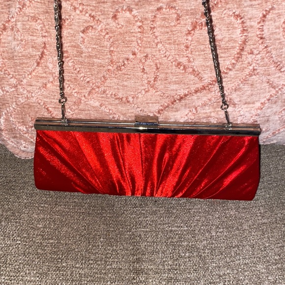 Red stylish silky clothed silver clutch purse vintage - Picture 2 of 4